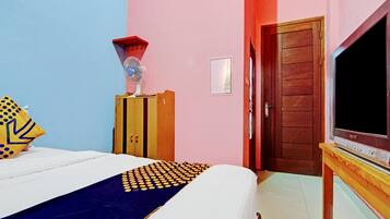 Free WiFi, bed sheets