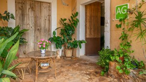 Terrace/patio - SON MAYOL 1 - Fantastic private apartment in agroturismo, with shared pool and free Wifi (Felanitx)