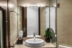 Luxury Triple Room, Balcony, City View | Bathroom | Shower, hydromassage showerhead, free toiletries, hair dryer - HARMONY HALONG HOTEL (Ha Long)