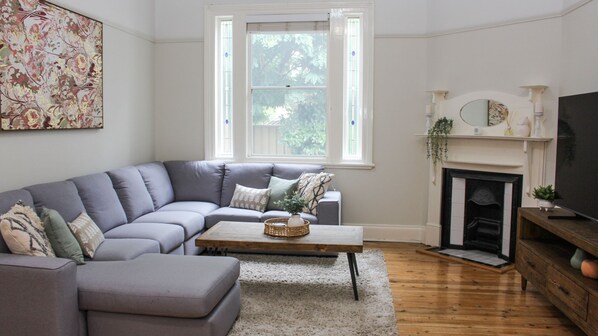 Smart TV - Family Retreat East Tamworth (East Tamworth)