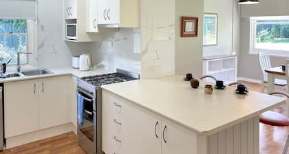 Leafy Lodge - Secluded retreat in East Tamworth