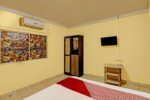 Standard Double Room | Laptop workspace, free WiFi, bed sheets - Hotel O Jasmine 999 (Batam)