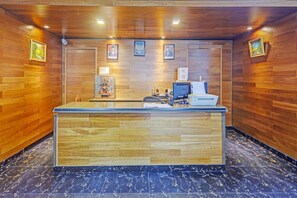 Reception - Hotel O Jasmine 999 (Batam)