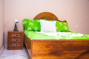 2 bedrooms, iron/ironing board, WiFi, bed sheets