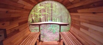 New Condo in Orford facing the mountain, pet-friendly 