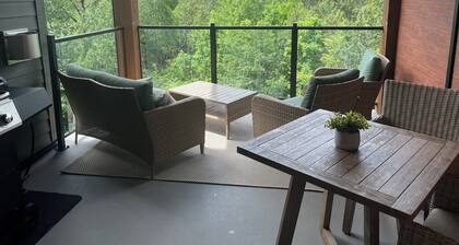 New Condo in Orford facing the mountain, pet-friendly