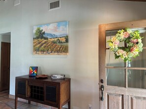 Interior - Stylish Cottage @La Cresta, nestled in a private wineyard, close to Temecula/SD. (Murrieta)
