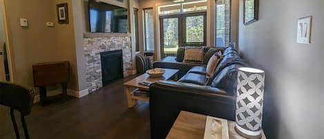 Condo, 2 Bedrooms | Living area