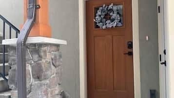 Condo, 2 Bedrooms | Exterior