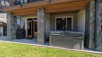 Condo, 2 Bedrooms | Outdoor spa tub