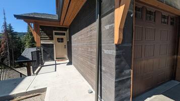 Condo, 2 Bedrooms | Property grounds