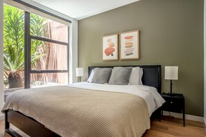 Iron/ironing board, WiFi, bed sheets
