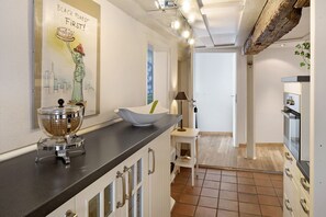 Refrigerador, microondas, horno, placa de cocina
