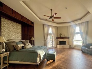 5 bedrooms, iron/ironing board, WiFi, bed sheets