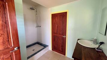 Dusche, Handtücher, Seife, Shampoo