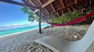 Am Strand, Liegestühle, Strandtücher