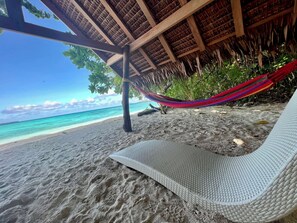 Am Strand, Liegestühle, Strandtücher