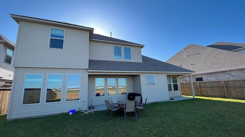 Amazing new house in an incredible community surrounded by lakes