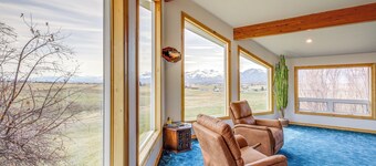 Corvallis 'Coyote Creek House' w/ Mountain Views!