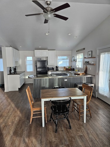 Highway 2 Modern Cottage