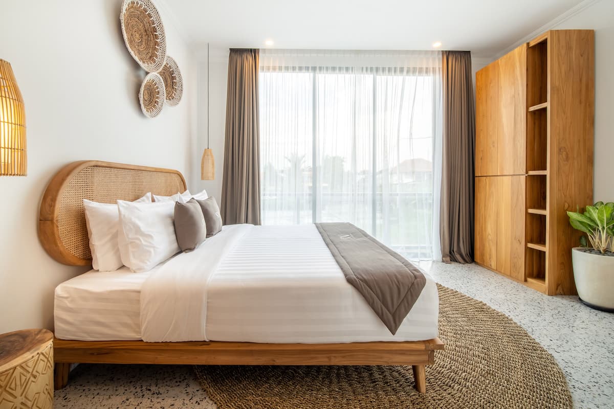 2 bedrooms, Egyptian cotton sheets, premium bedding, down comforters