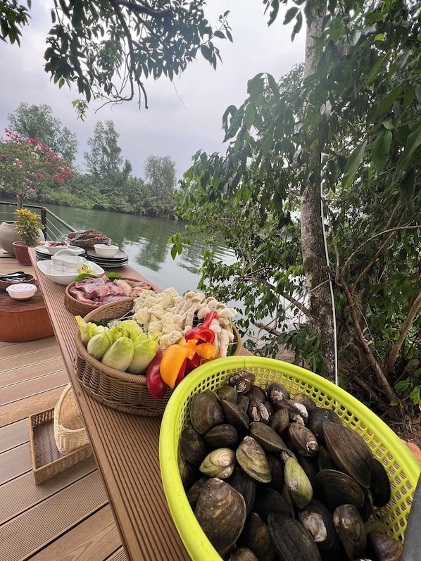 Outdoor dining - Home With Private Pools (Srae Ambel)
