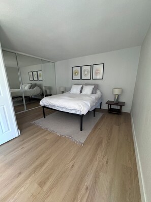 2 bedrooms, desk, free WiFi, bed sheets
