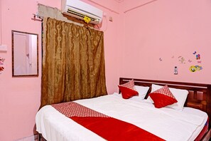 Standard Double Room | Desk, laptop workspace, free WiFi, bed sheets