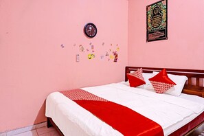 Standard Double Room | Desk, laptop workspace, free WiFi, bed sheets