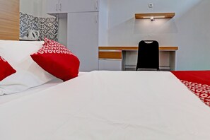 Deluxe dubbelrum | Skrivbord, arbetsyta för laptop, gratis wi-fi och sängkläder
