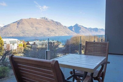 Opuke House | Hot Tub, Lake Views, BBQ, Parking