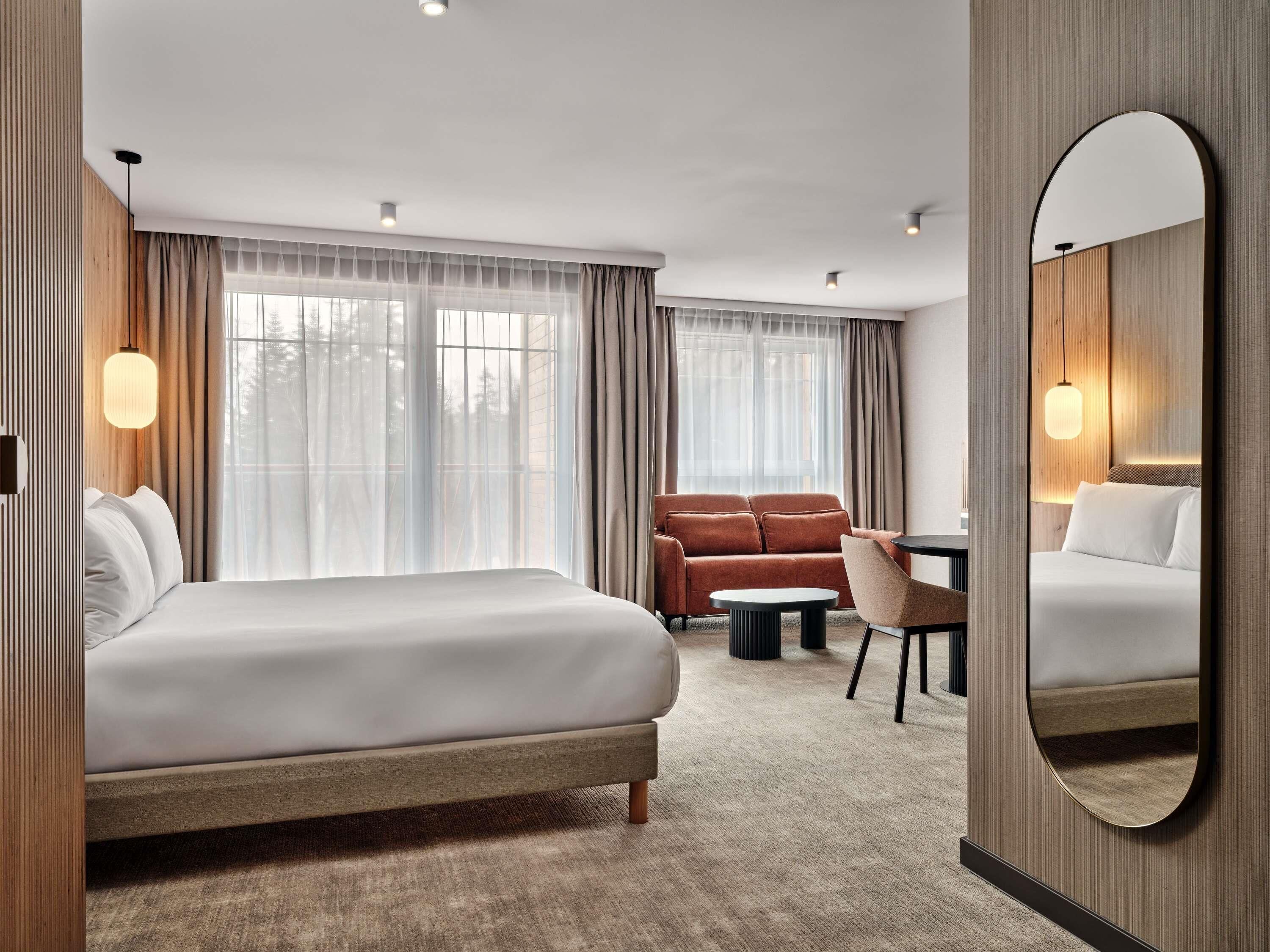 Minibar, in-room safe, desk, laptop workspace