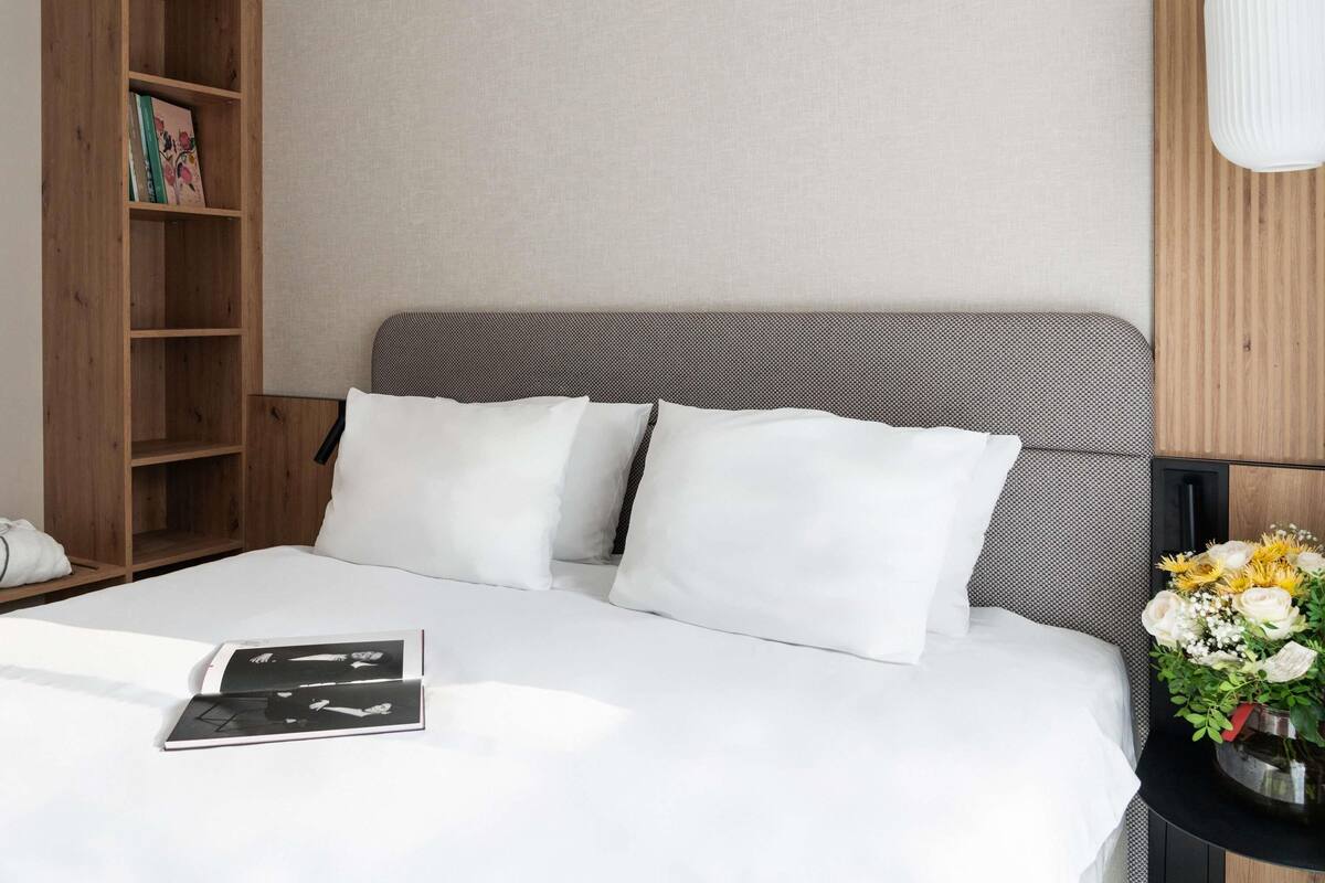 Superior-rum - 1 queensize-säng med bäddsoffa | 1 sovrum, minibar, värdeförvaringsskåp på rummet och skrivbord