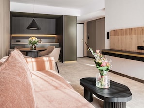 1 bedroom, minibar, in-room safe, desk