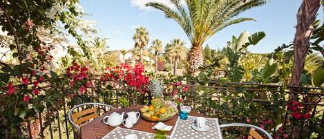 تناول الطعام بالخارج