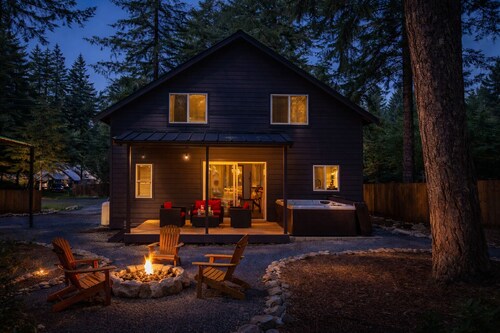 Perch - Cozy Forest Haven Cabin w/ Private Hot Tub