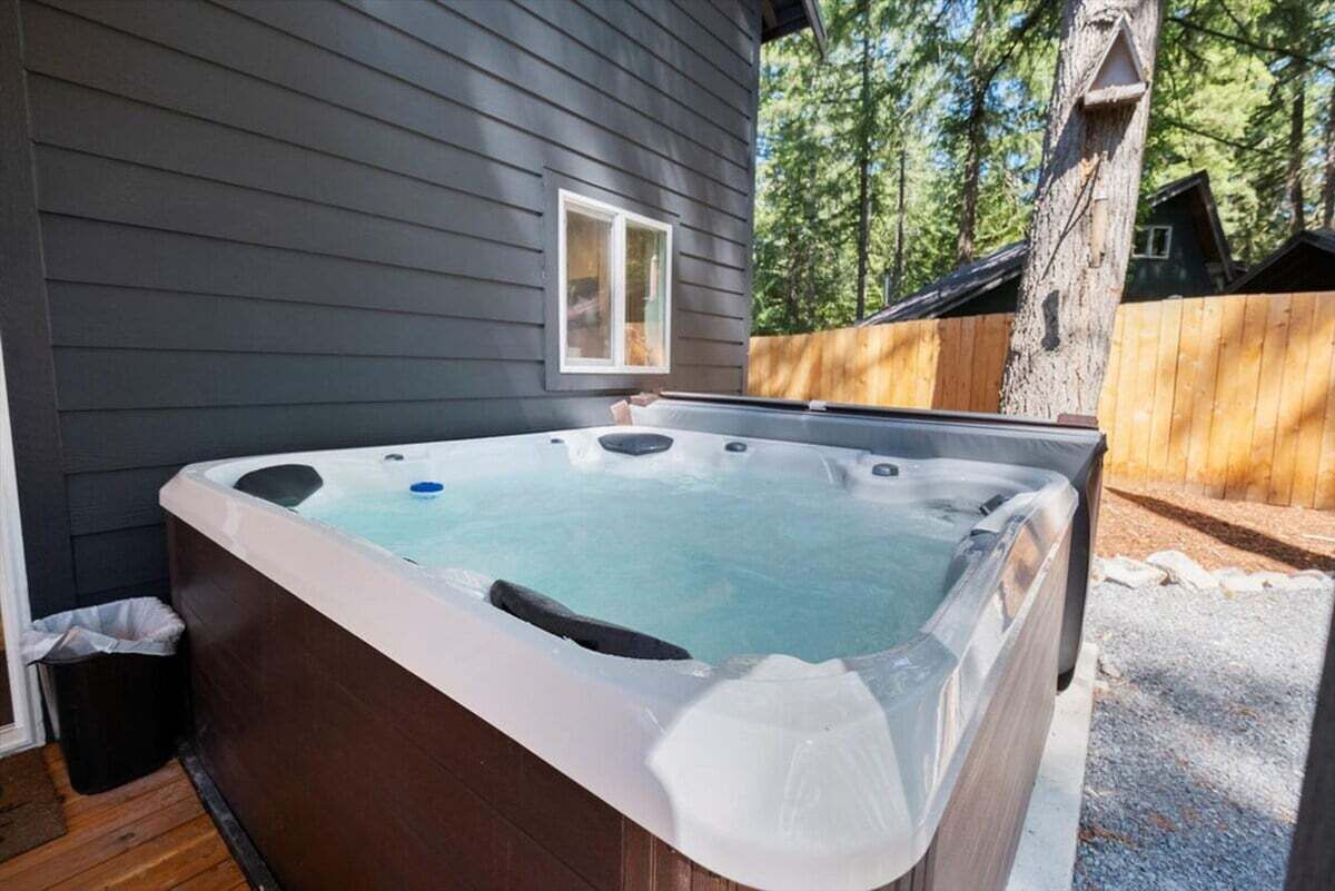 Tina de hidromasaje al aire libre