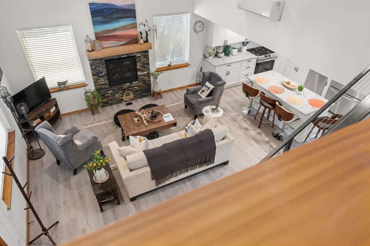 Smart TV, fireplace
