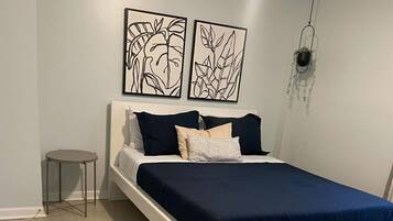 2 bedrooms, desk, iron/ironing board, WiFi