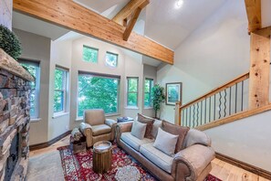 Interior - *FREE SKI RENTALS* Perfect For Families – Updated Ski Home w/ Private Hot Tub & 2 Primary Suites (Park City)