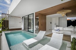 Außenpool, Liegestühle