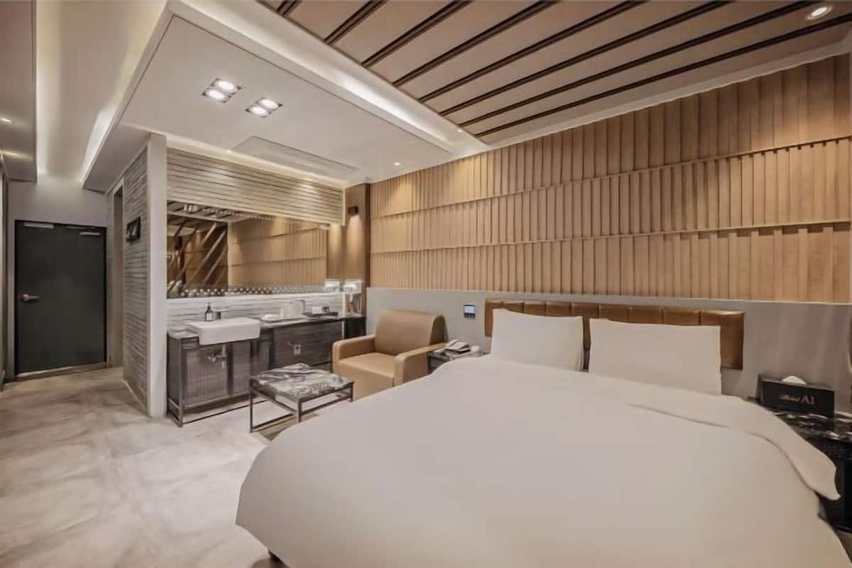 Desk, free WiFi, bed sheets