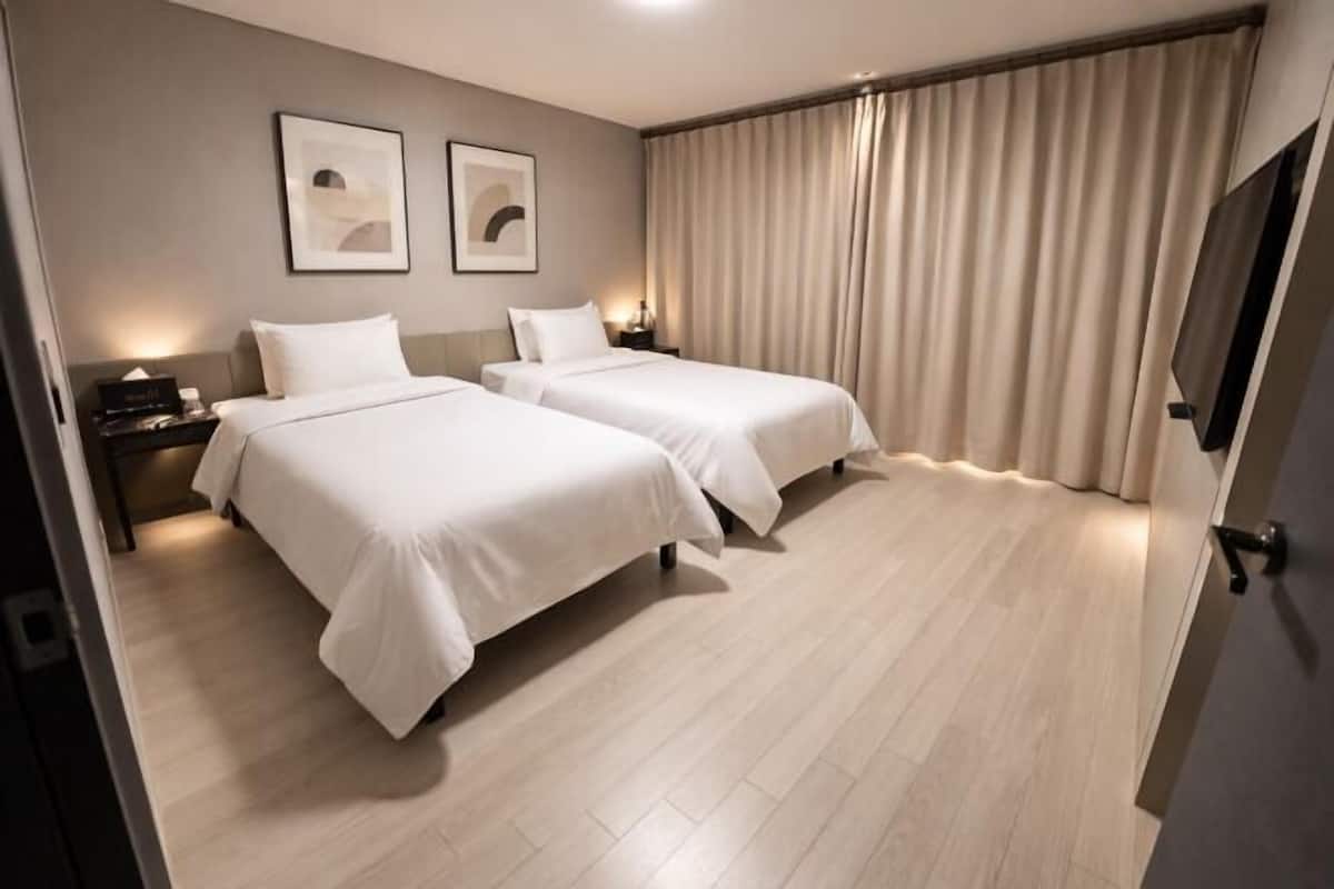 Desk, free WiFi, bed sheets