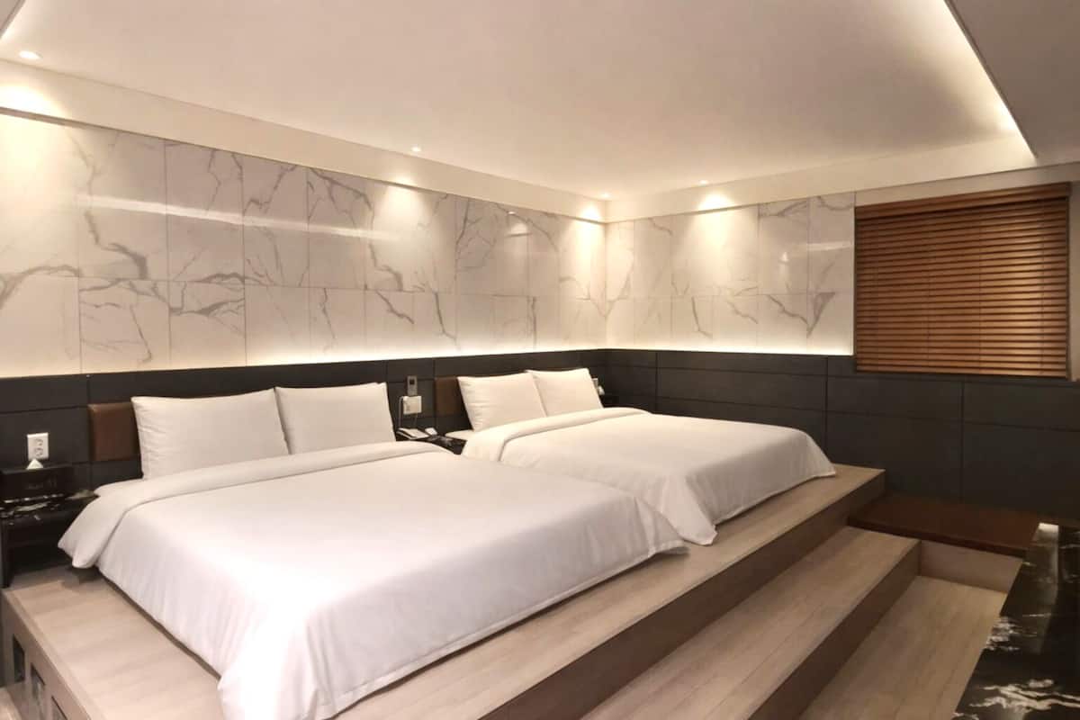 Family Twin Room | Desk, free WiFi, bed sheets