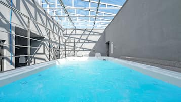 皇家套房 (Pool Villa) | 1 多间卧室、办公桌、免费 WiFi、床单