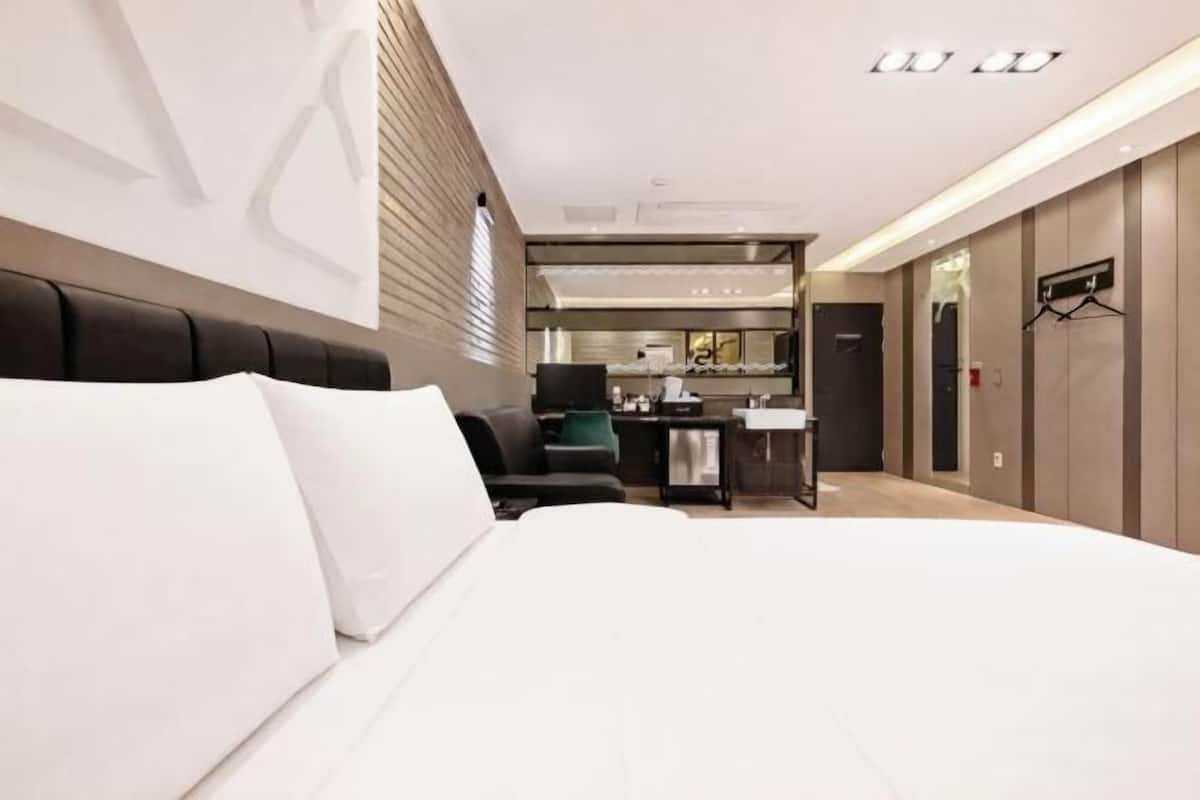 Desk, free WiFi, bed sheets