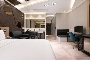 Deluxe (1 dedicated parking) | Desk, free WiFi, bed sheets - Pohang A1Hotel Haedo (Pohang)