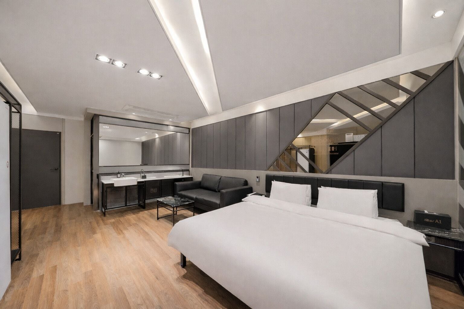 华丽套房 | 办公桌、免费 WiFi、床单