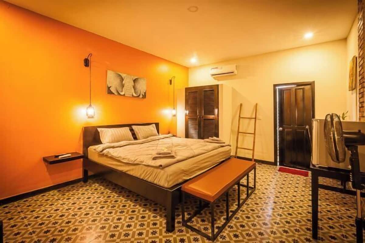 1 bedroom, minibar, individually decorated, desk