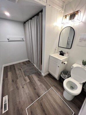 Towels, soap, shampoo, toilet paper